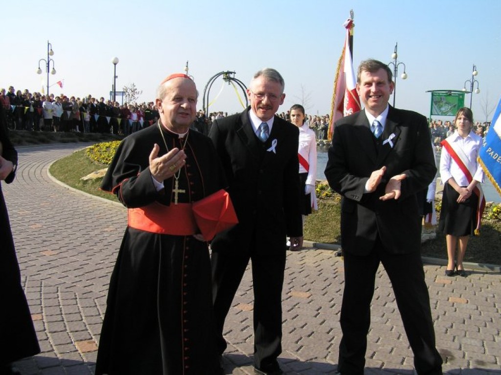 Poświęcenie pomnika Jana Pawła II w Libiążu 8.04. 2006 r.