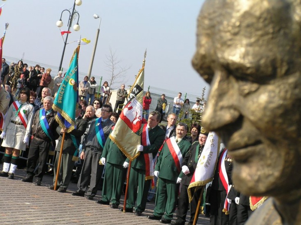 Poświęcenie pomnika Jana Pawła II w Libiążu 8.04. 2006 r.