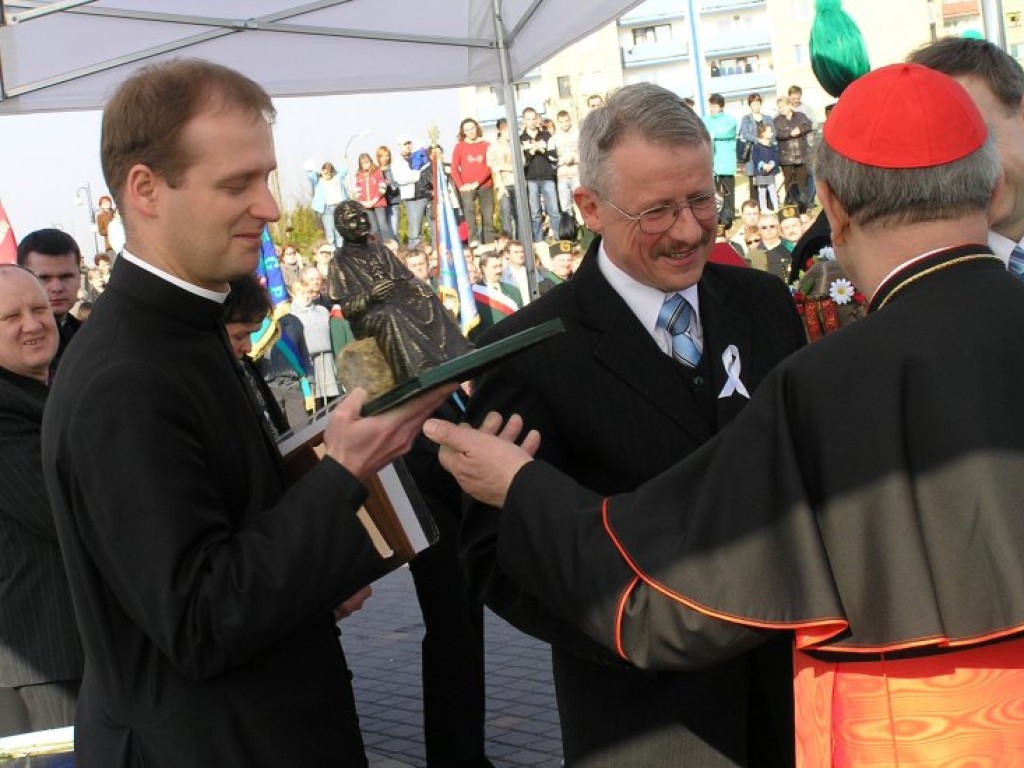 Poświęcenie pomnika Jana Pawła II w Libiążu 8.04. 2006 r.