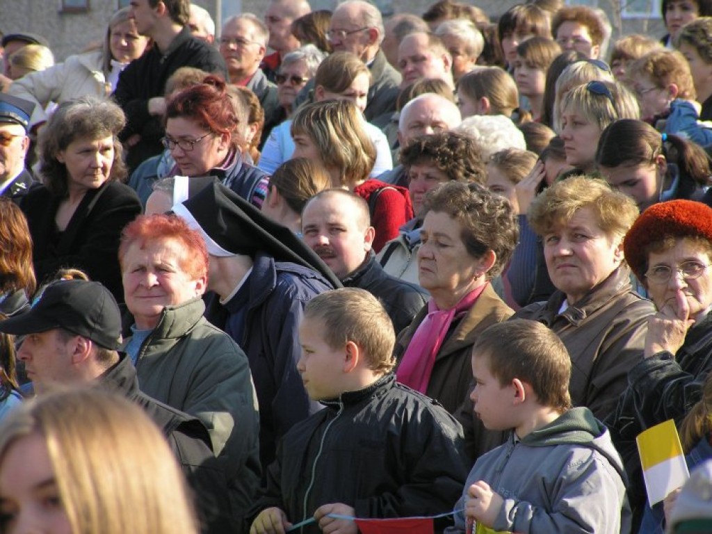 Poświęcenie pomnika Jana Pawła II w Libiążu 8.04. 2006 r.