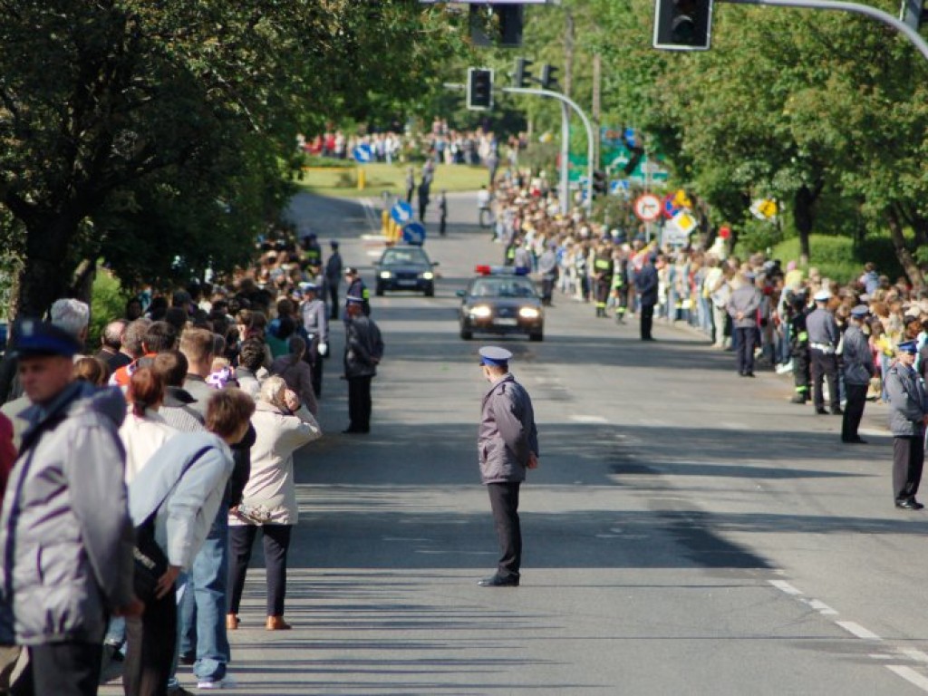 Przejazd papieża Benedykta XVI przez Chrzanów i Libąż 28.05.2006