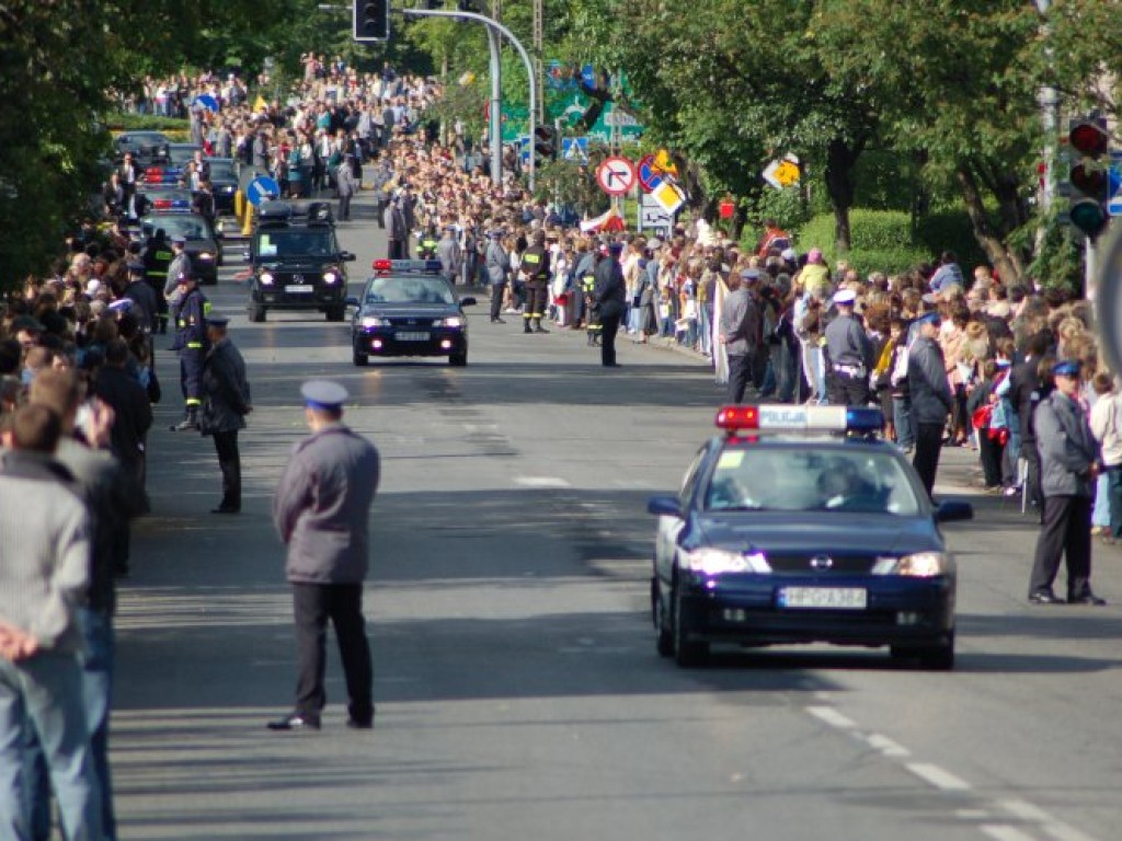 Przejazd papieża Benedykta XVI przez Chrzanów i Libąż 28.05.2006