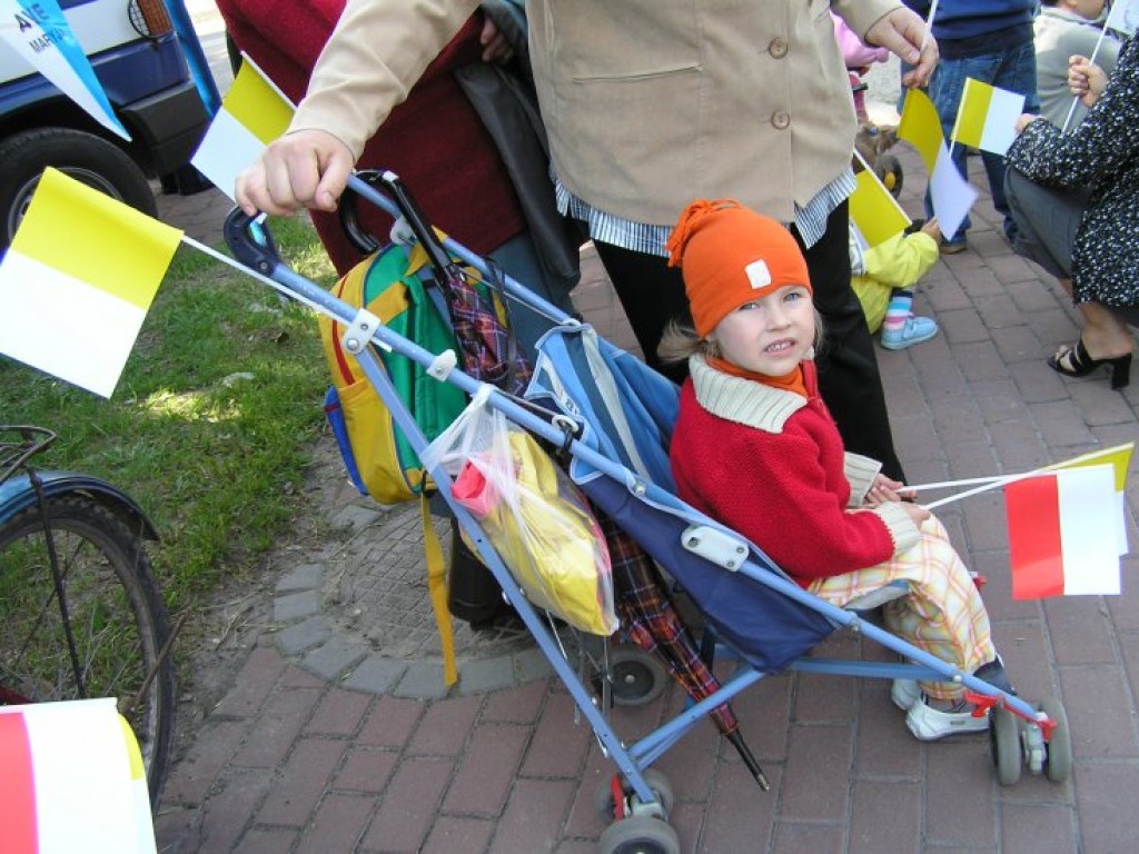 Przejazd papieża Benedykta XVI przez Chrzanów i Libąż 28.05.2006