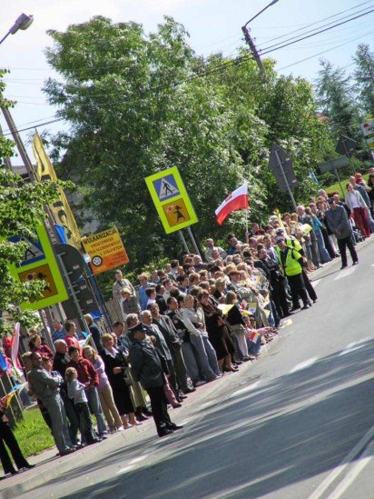 Przejazd papieża Benedykta XVI przez Chrzanów i Libąż 28.05.2006