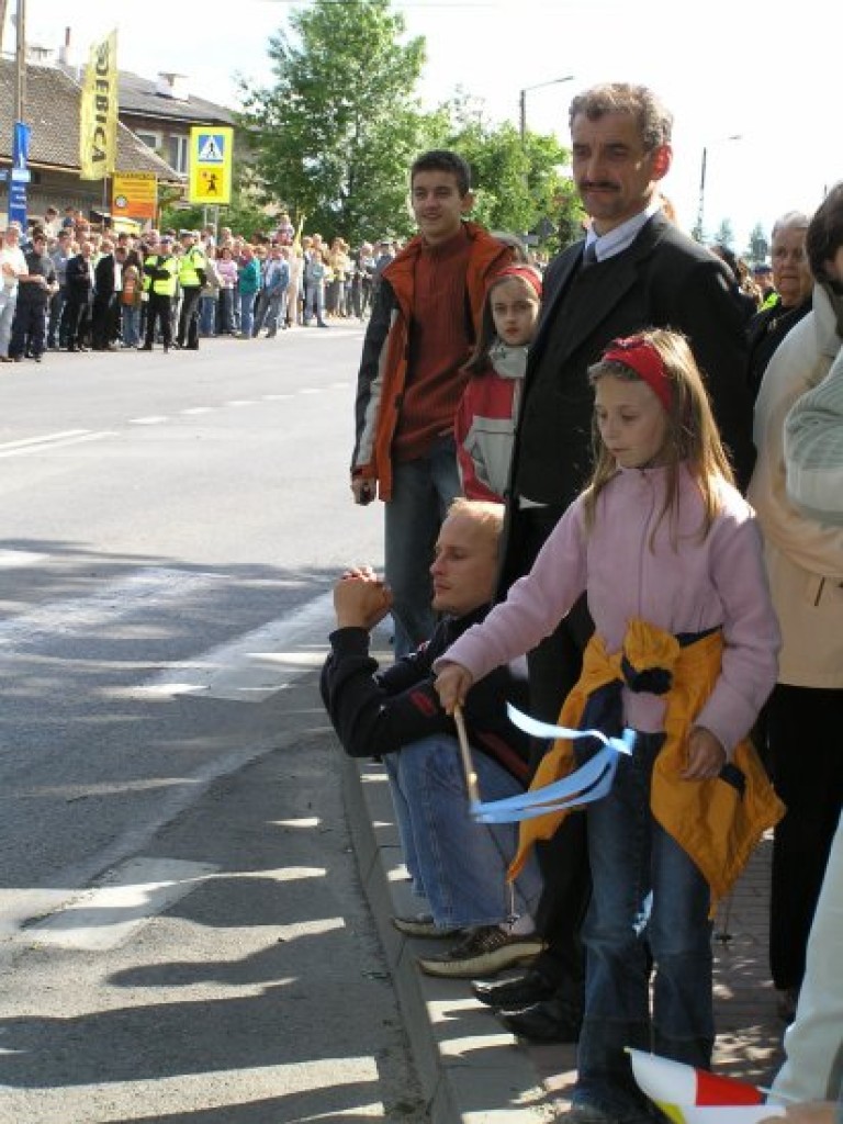 Przejazd papieża Benedykta XVI przez Chrzanów i Libąż 28.05.2006