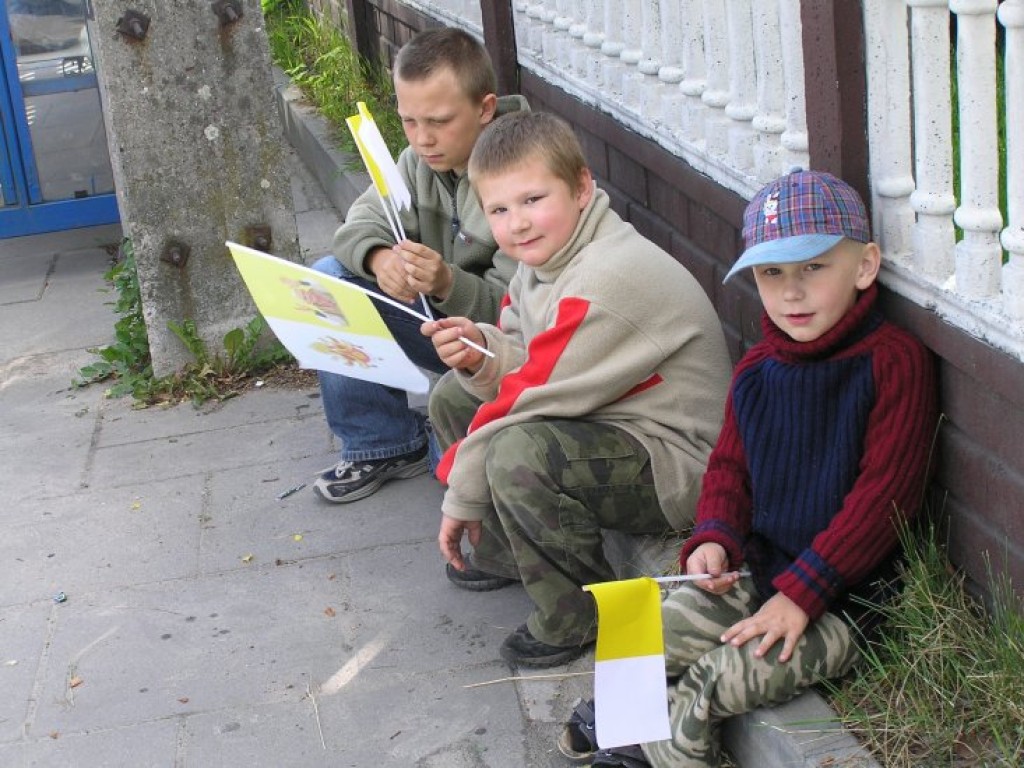 Przejazd papieża Benedykta XVI przez Chrzanów i Libąż 28.05.2006