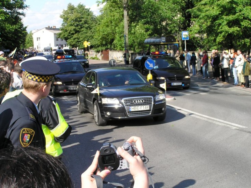 Przejazd papieża Benedykta XVI przez Chrzanów i Libąż 28.05.2006