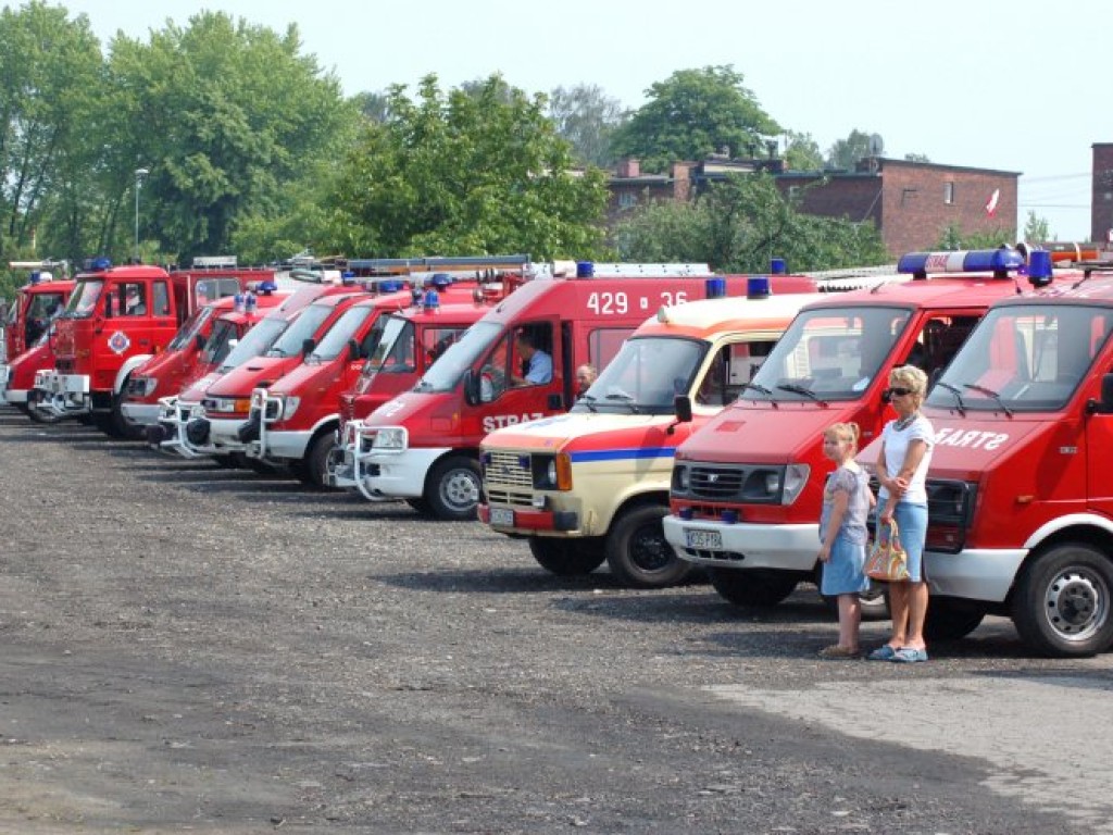 Otwarcie remizy OSP i Domu Pamięci Baty w Chełmku 17.06.2006