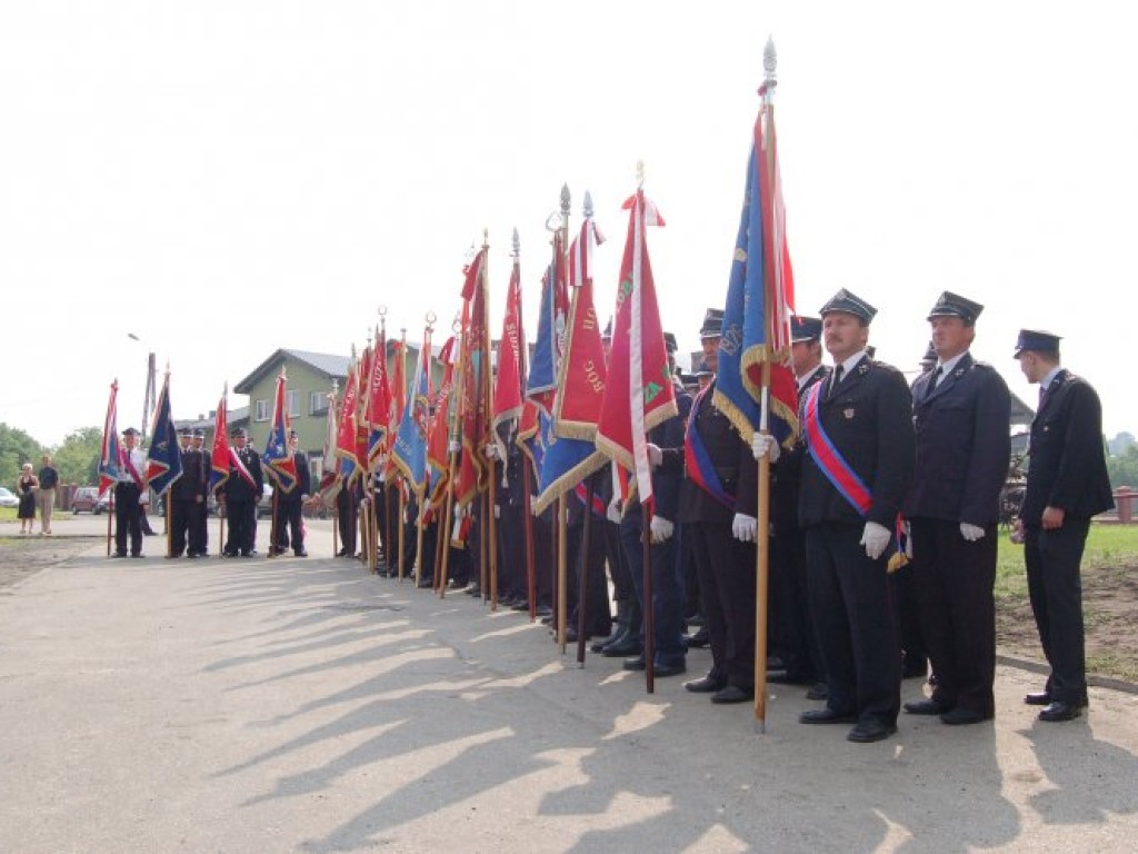 Otwarcie remizy OSP i Domu Pamięci Baty w Chełmku 17.06.2006