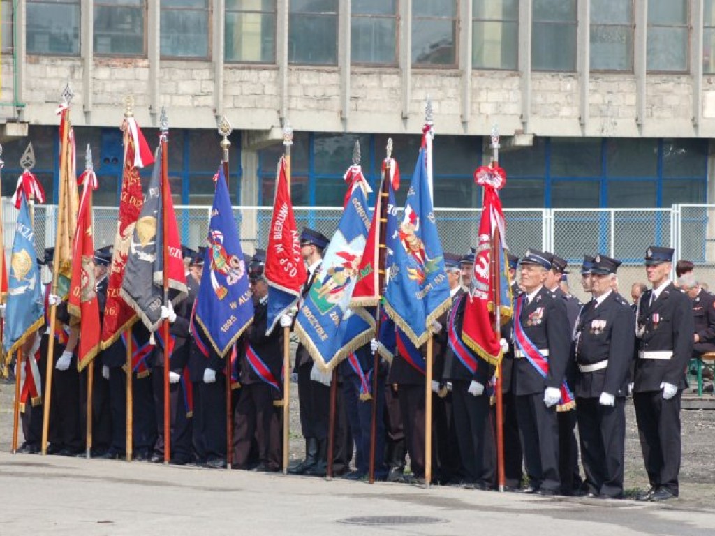 Otwarcie remizy OSP i Domu Pamięci Baty w Chełmku 17.06.2006