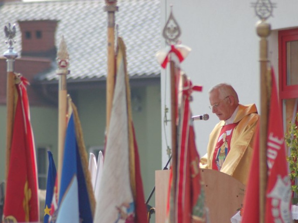 Otwarcie remizy OSP i Domu Pamięci Baty w Chełmku 17.06.2006