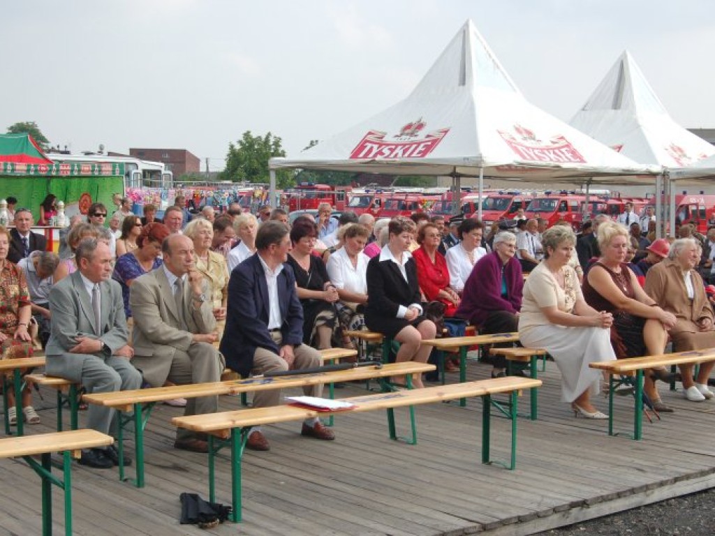 Otwarcie remizy OSP i Domu Pamięci Baty w Chełmku 17.06.2006