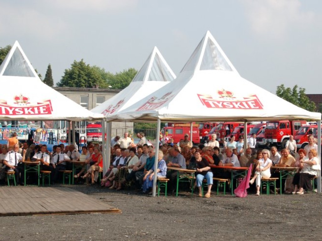 Otwarcie remizy OSP i Domu Pamięci Baty w Chełmku 17.06.2006