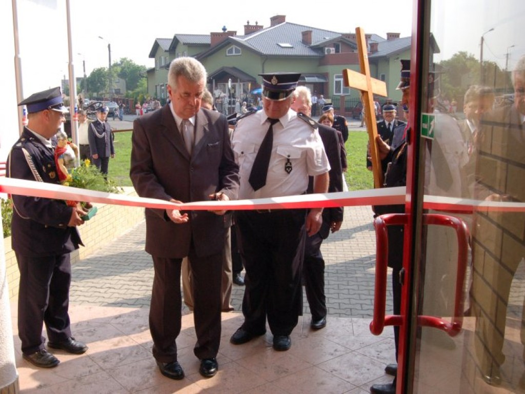 Otwarcie remizy OSP i Domu Pamięci Baty w Chełmku 17.06.2006