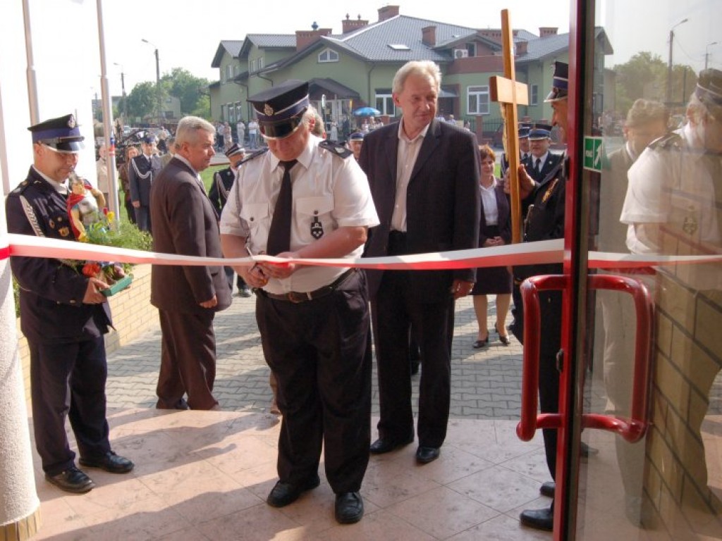 Otwarcie remizy OSP i Domu Pamięci Baty w Chełmku 17.06.2006