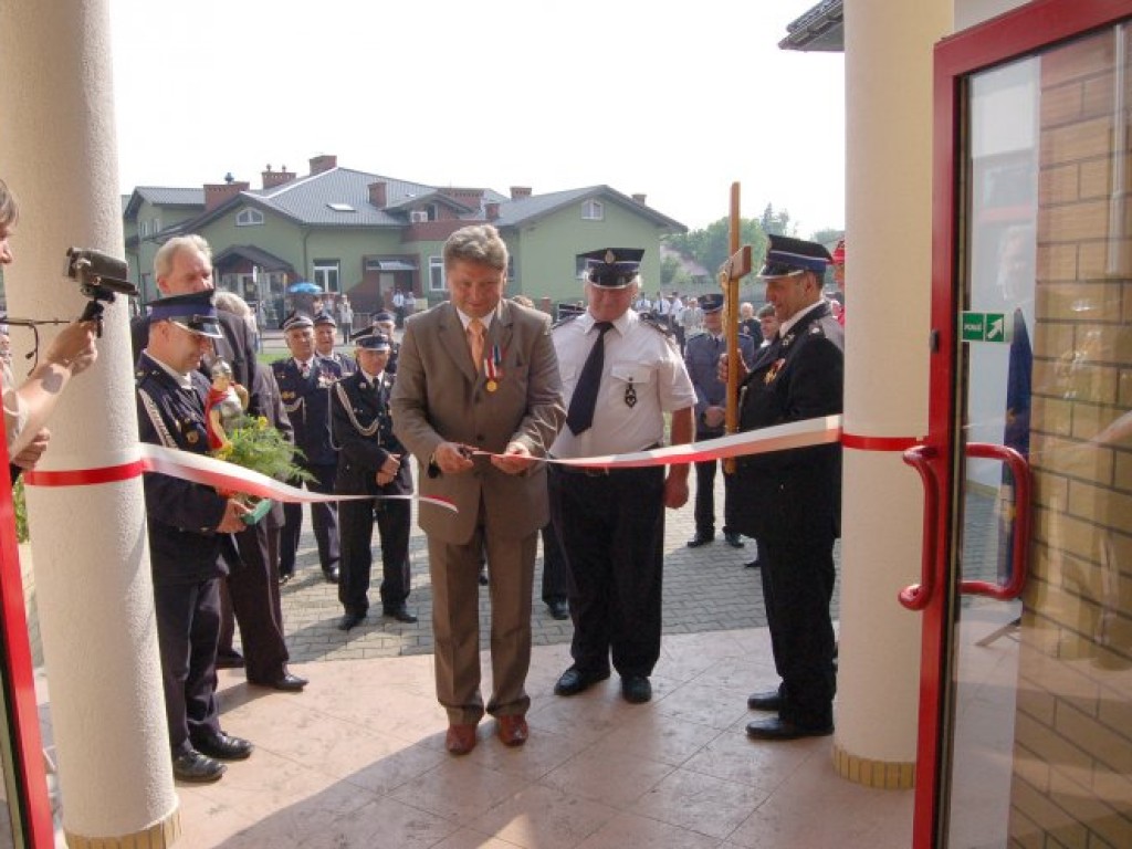 Otwarcie remizy OSP i Domu Pamięci Baty w Chełmku 17.06.2006
