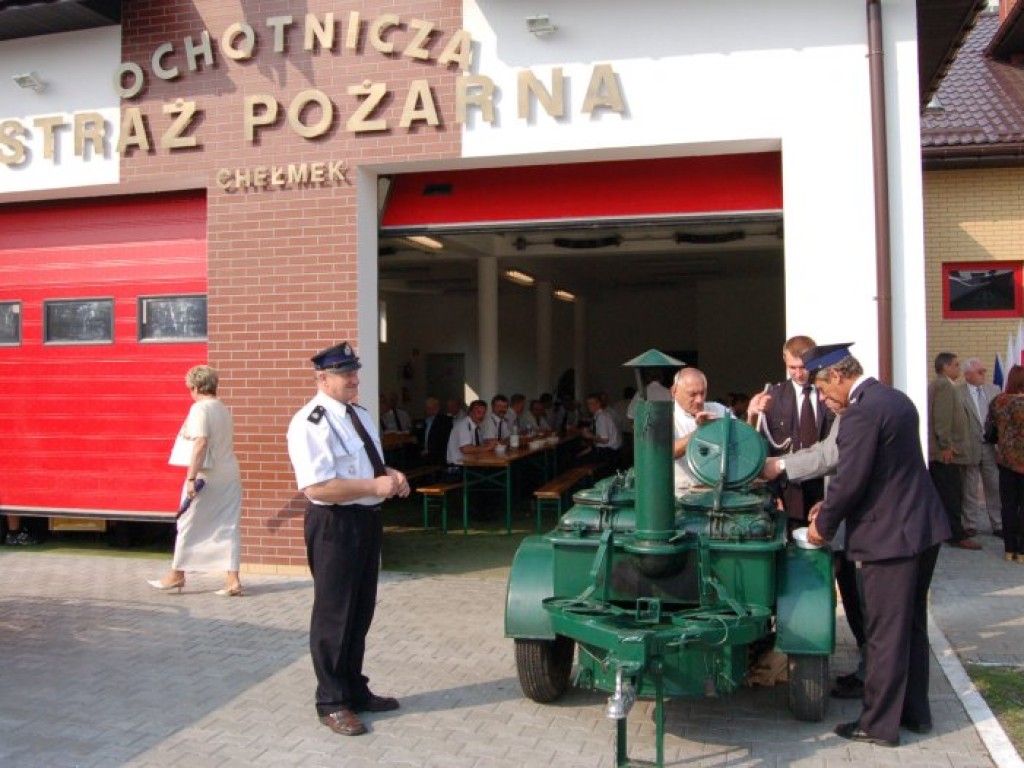 Otwarcie remizy OSP i Domu Pamięci Baty w Chełmku 17.06.2006