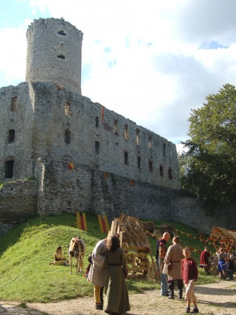 Zamek w Lipowcu - III Ogólnopolski Turniej Rycerski i Łuczniczy 9-10.09.2006