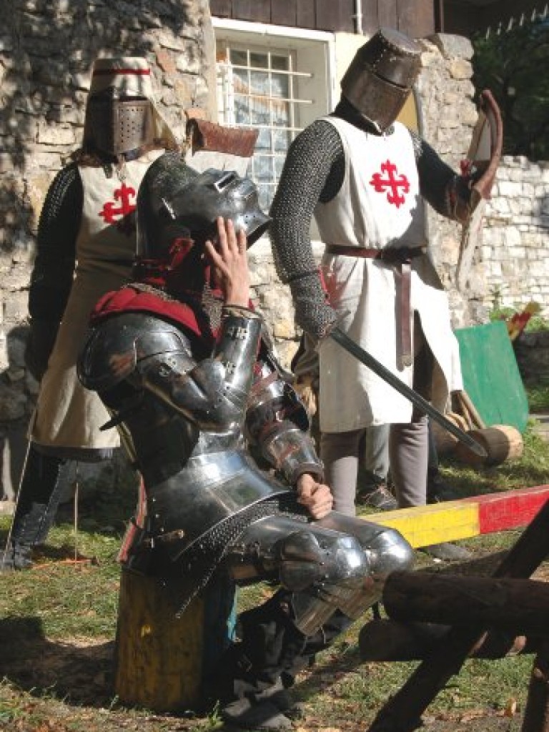 Zamek w Lipowcu - III Ogólnopolski Turniej Rycerski i Łuczniczy 9-10.09.2006