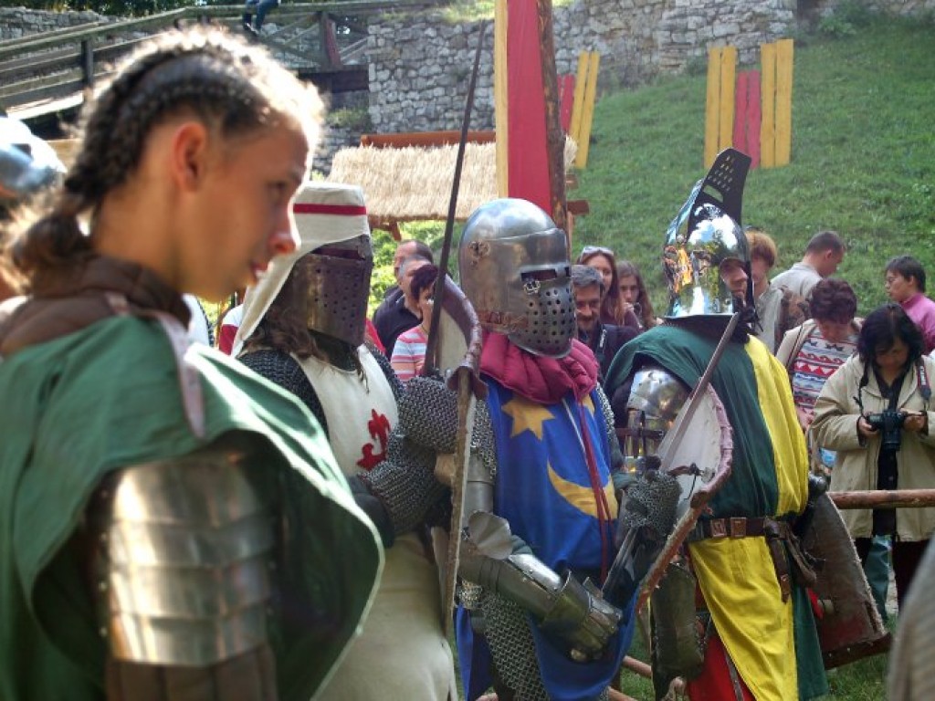 Zamek w Lipowcu - III Ogólnopolski Turniej Rycerski i Łuczniczy 9-10.09.2006