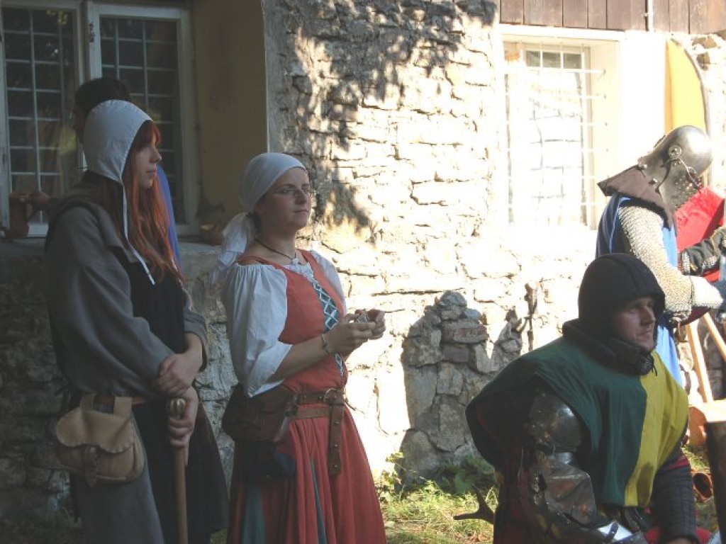 Zamek w Lipowcu - III Ogólnopolski Turniej Rycerski i Łuczniczy 9-10.09.2006