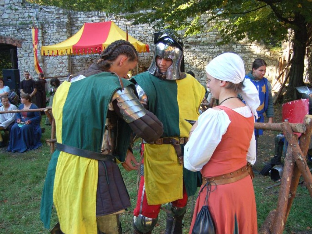 Zamek w Lipowcu - III Ogólnopolski Turniej Rycerski i Łuczniczy 9-10.09.2006