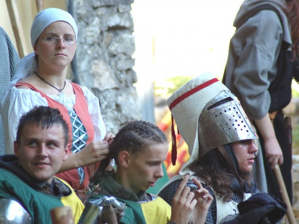 Zamek w Lipowcu - III Ogólnopolski Turniej Rycerski i Łuczniczy 9-10.09.2006