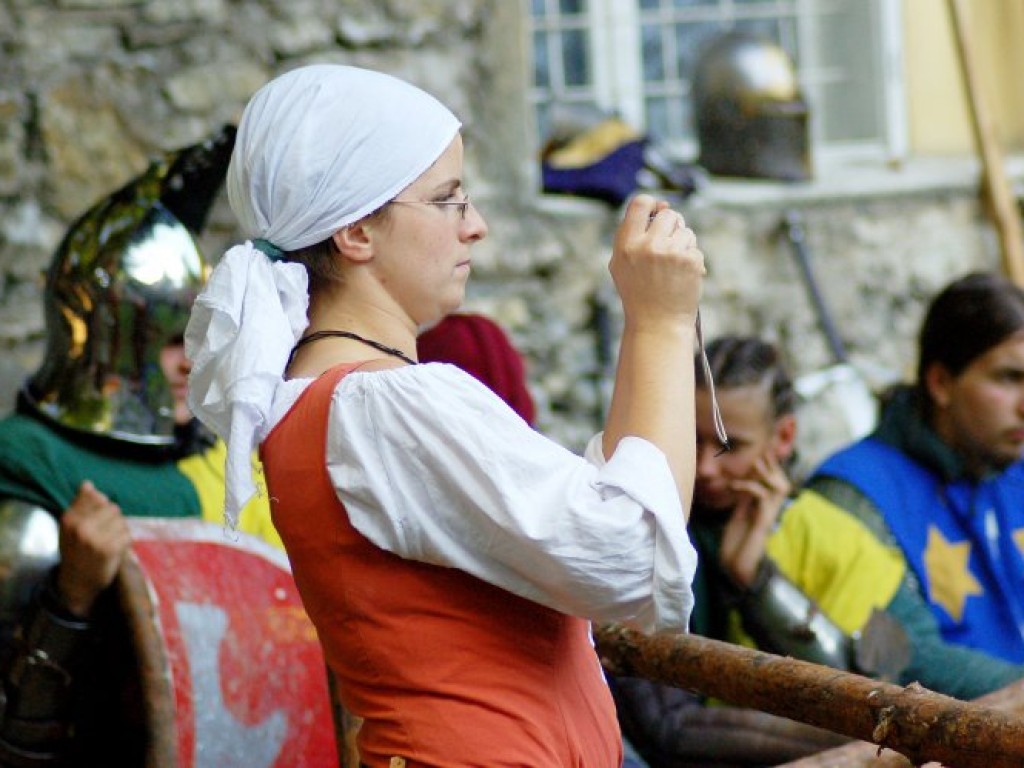Zamek w Lipowcu - III Ogólnopolski Turniej Rycerski i Łuczniczy 9-10.09.2006