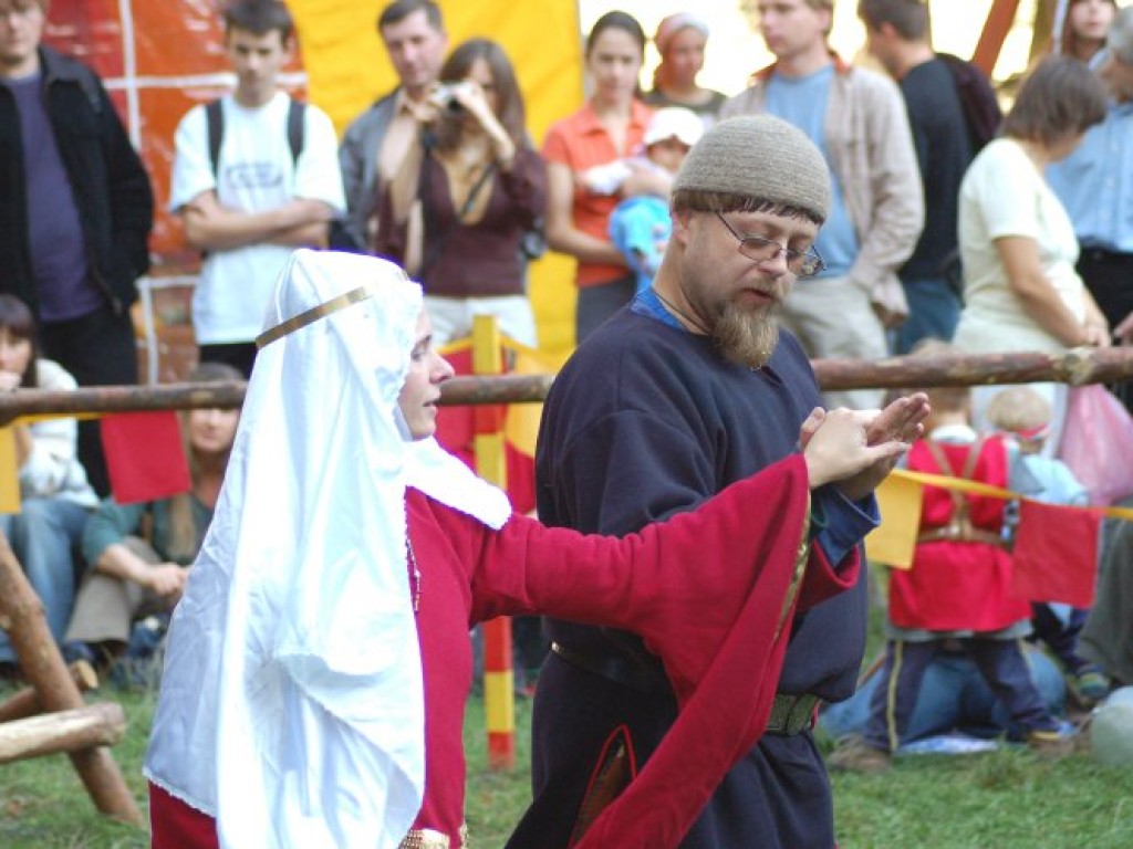 Zamek w Lipowcu - III Ogólnopolski Turniej Rycerski i Łuczniczy 9-10.09.2006