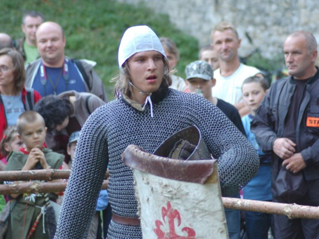 Zamek w Lipowcu - III Ogólnopolski Turniej Rycerski i Łuczniczy 9-10.09.2006