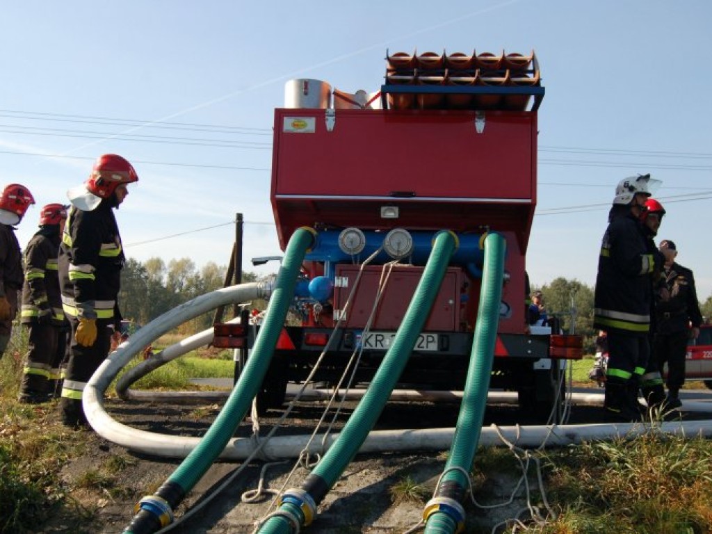 Ćwiczenia strażackie w Zakładach Chemicznych Alwernia SA 10-11.10.2006