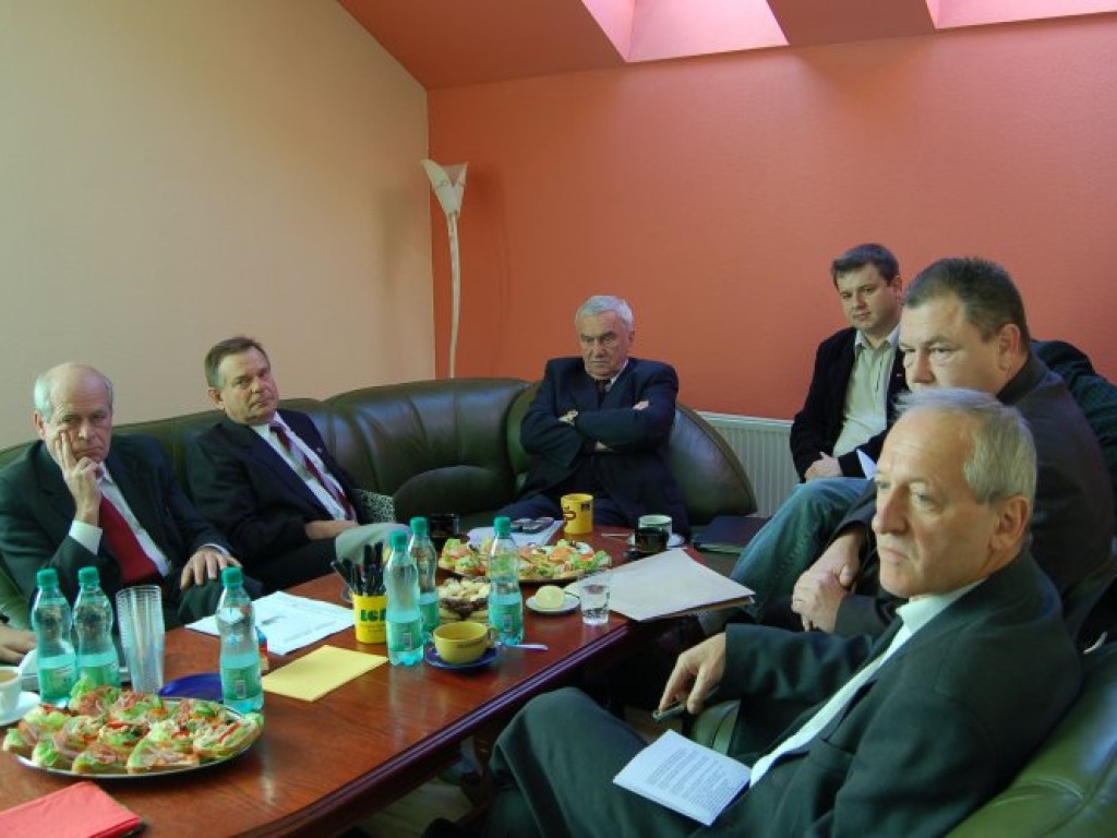 Przedwyborcza debata w redakcji „Przełomu” (kandydaci do rady powiatu) 21.10.2006 r.
