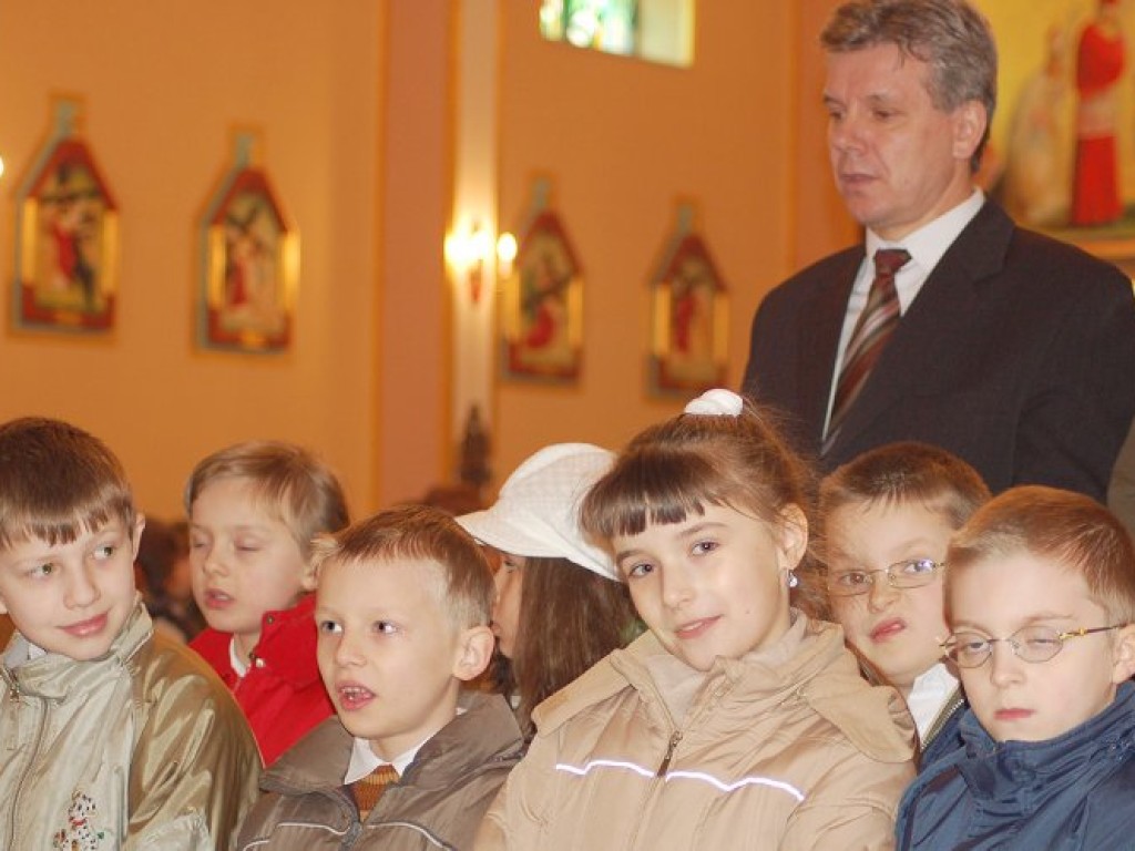 Poświęcenie i nadanie sztandaru Szkole Podstawowej w Kwaczale - 19.03.2007 r.
