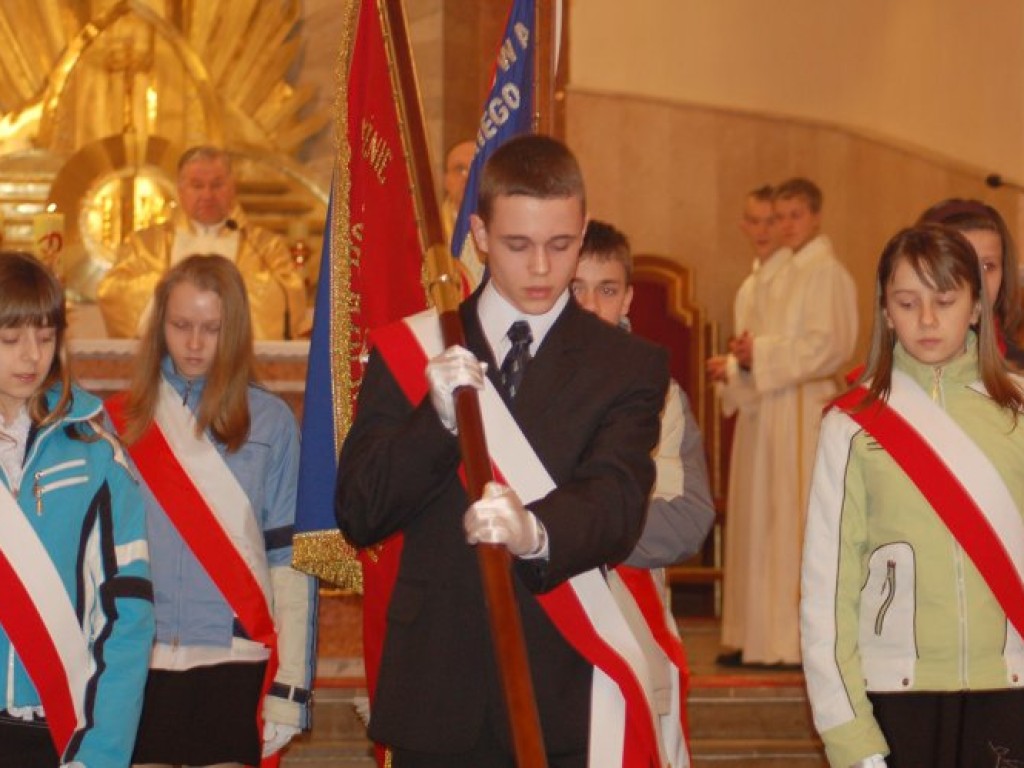 Poświęcenie i nadanie sztandaru Szkole Podstawowej w Kwaczale - 19.03.2007 r.
