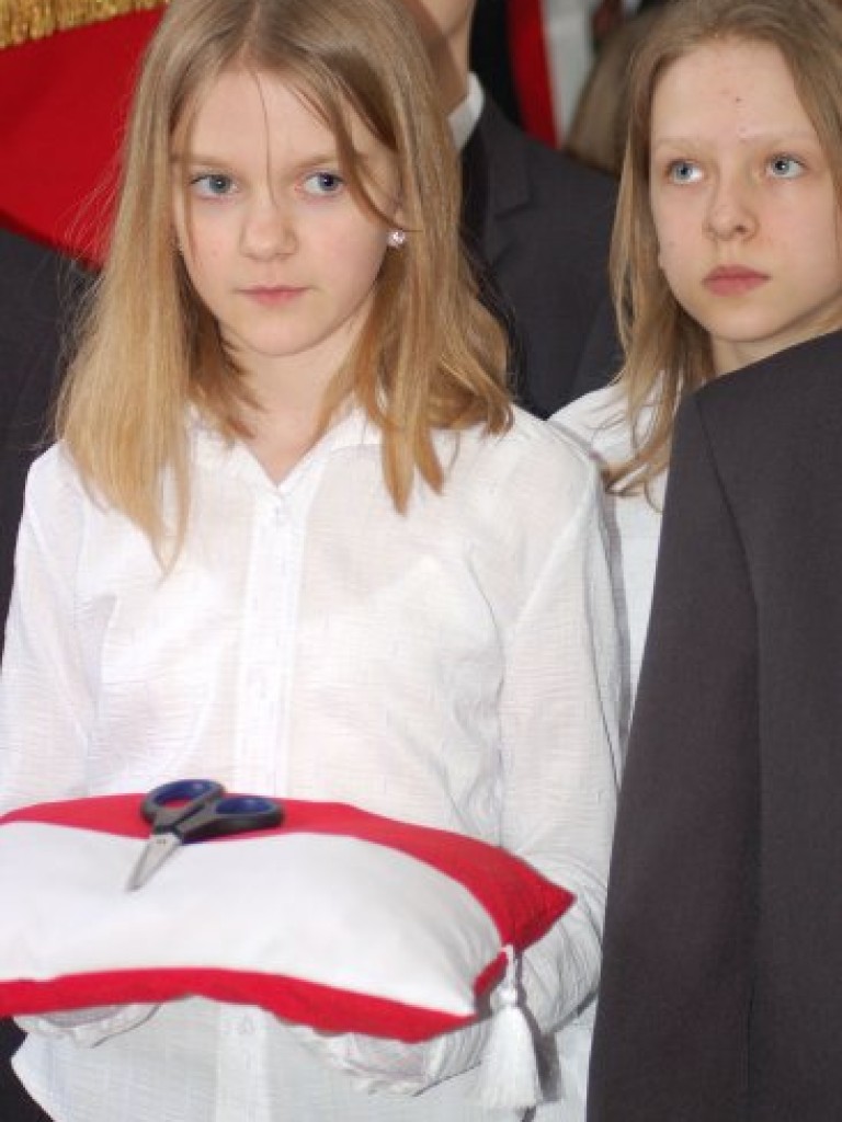 Poświęcenie i nadanie sztandaru Szkole Podstawowej w Kwaczale - 19.03.2007 r.