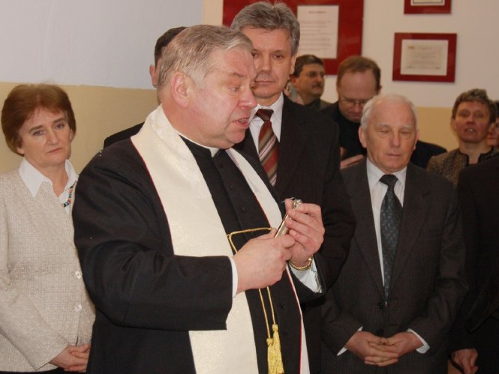Poświęcenie i nadanie sztandaru Szkole Podstawowej w Kwaczale - 19.03.2007 r.