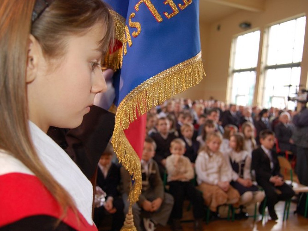 Poświęcenie i nadanie sztandaru Szkole Podstawowej w Kwaczale - 19.03.2007 r.