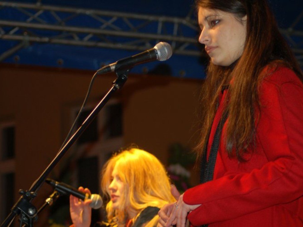 Obchody drugiej rocznicy śmierci papieża Jana Pawła II na Rynku w Chrzanowie 1.04.2007 r.