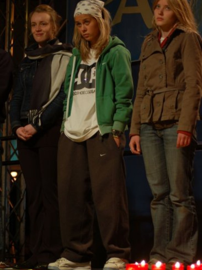 Obchody drugiej rocznicy śmierci papieża Jana Pawła II na Rynku w Chrzanowie 1.04.2007 r.