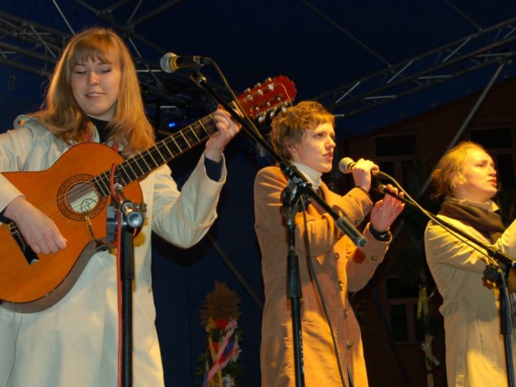 Obchody drugiej rocznicy śmierci papieża Jana Pawła II na Rynku w Chrzanowie 1.04.2007 r.