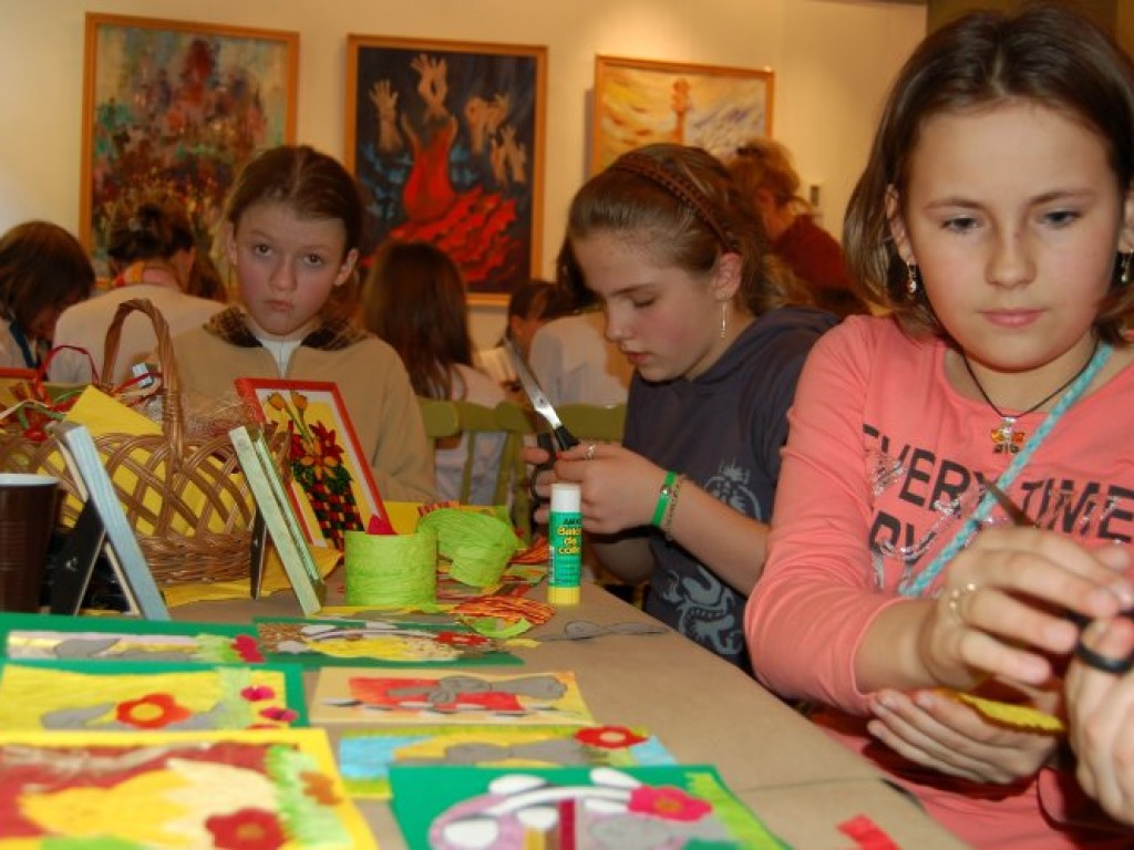 Przygotowywanie palm w Klubie Literackim MBP przy al. Henryka 30 w Chrzanowie 28.03.2007 r. oraz Niedziela Palmowa na Rynku w Chrzanowie 1.04.2007 r.