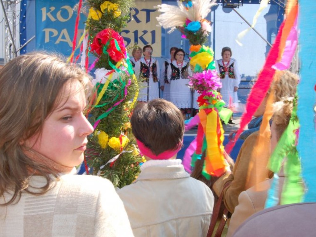 Przygotowywanie palm w Klubie Literackim MBP przy al. Henryka 30 w Chrzanowie 28.03.2007 r. oraz Niedziela Palmowa na Rynku w Chrzanowie 1.04.2007 r.