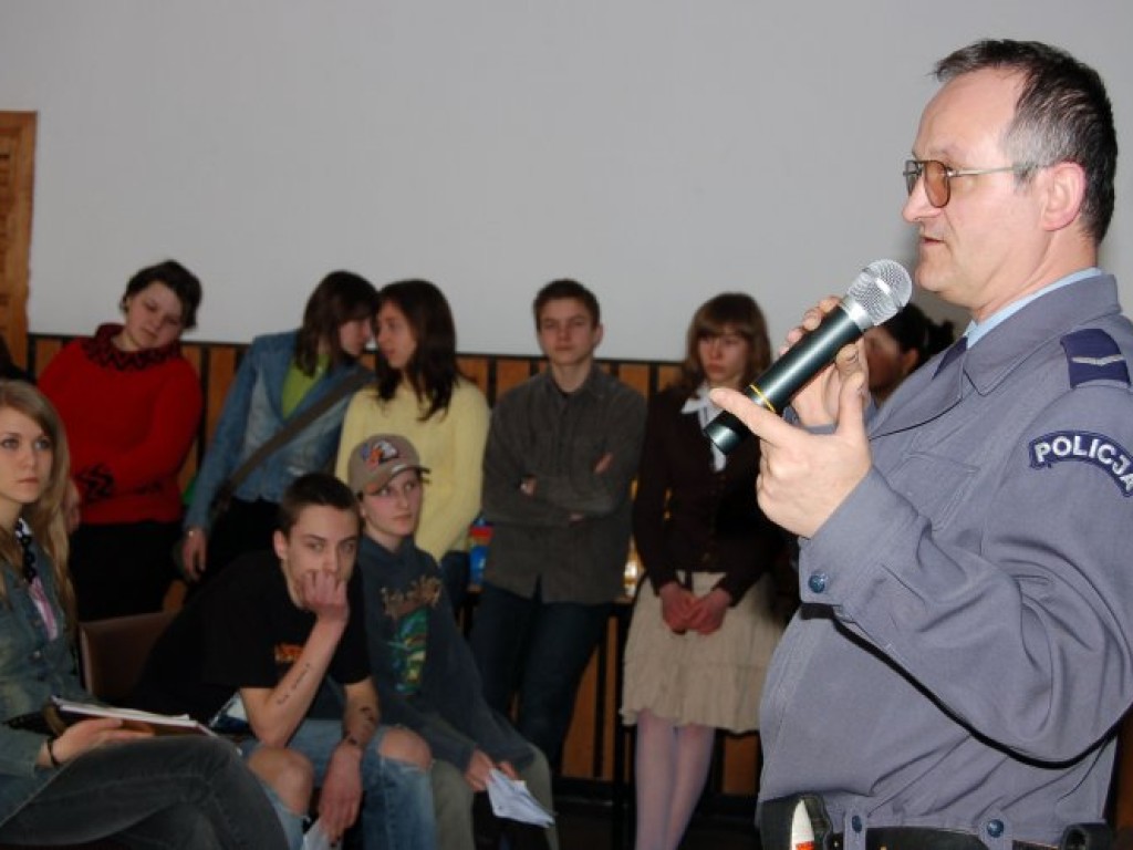 Impreza poświęcona przeciwdziałaniu narkomanii w świetlicy OSP w Alwerni 29.03.2007 r.