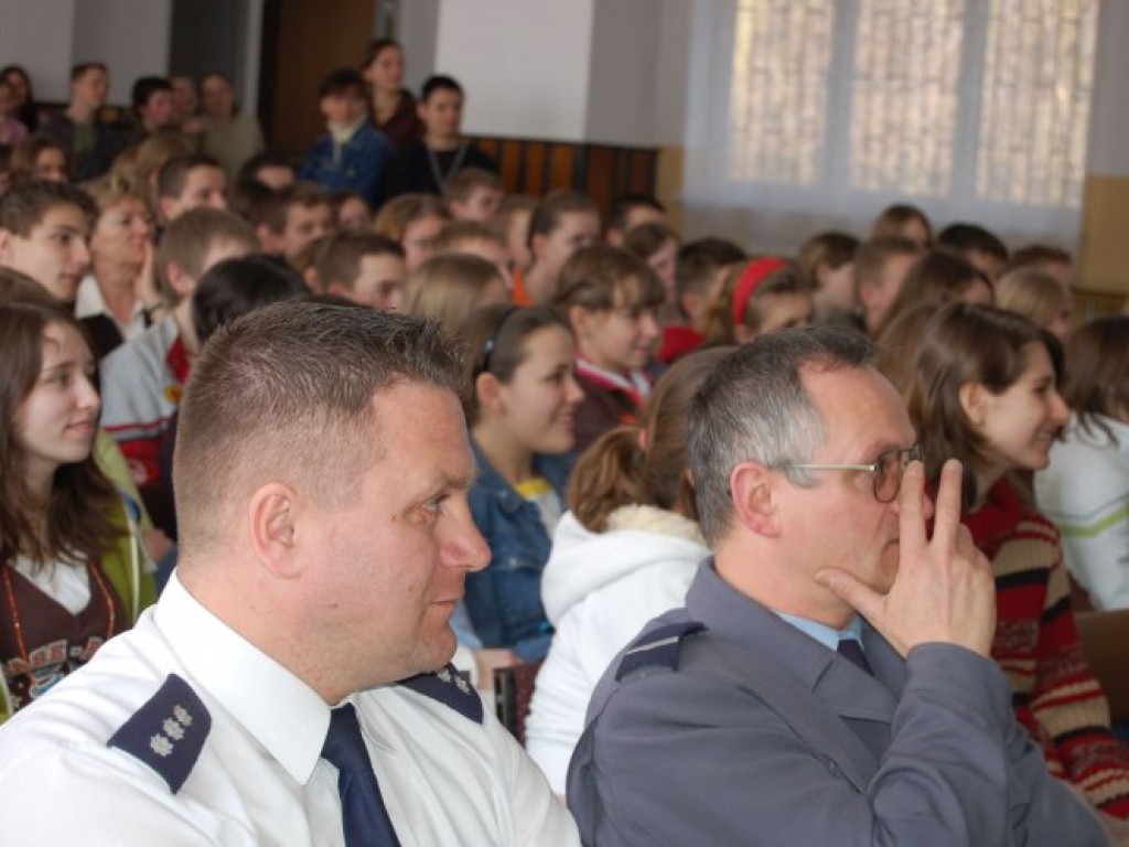 Impreza poświęcona przeciwdziałaniu narkomanii w świetlicy OSP w Alwerni 29.03.2007 r.