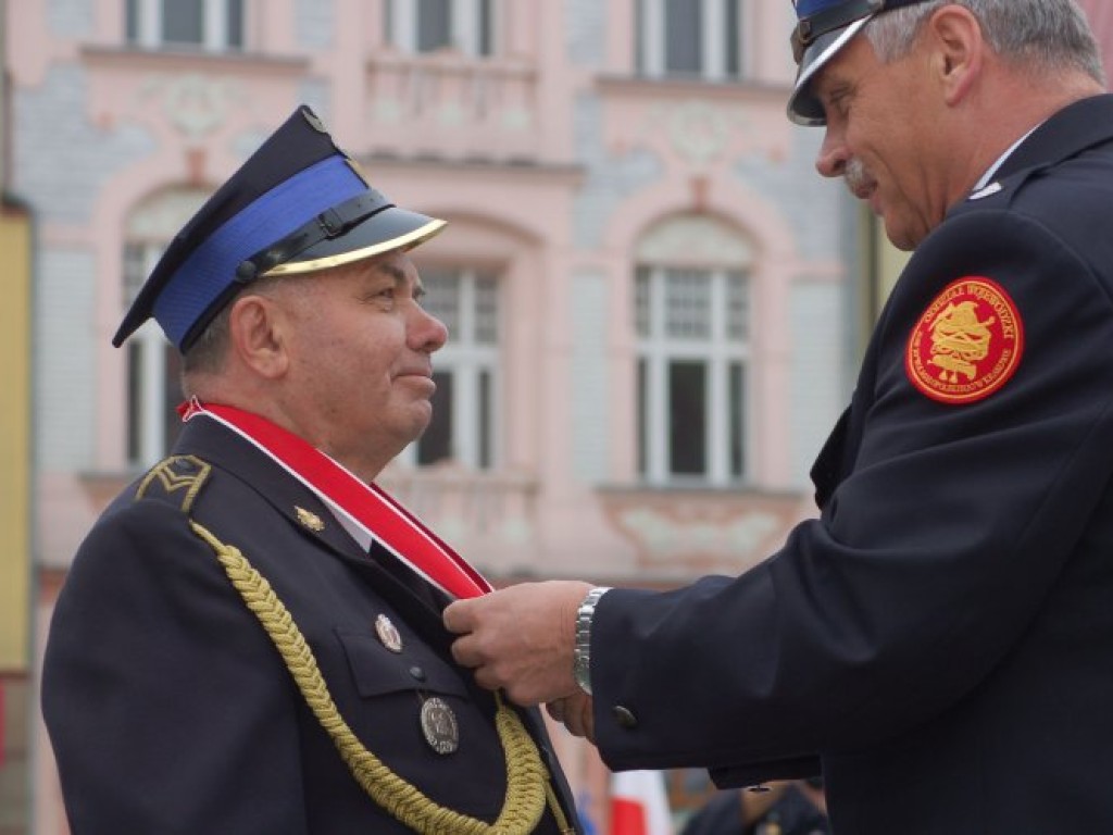 Obchody Powiatowego Dnia Strażaka i 135-lecia chrzanowskiej straży pożarnej na Rynku w Chrzanowie i w komendzie PSP przy ul. Skorupki - 5.05.2007 r.