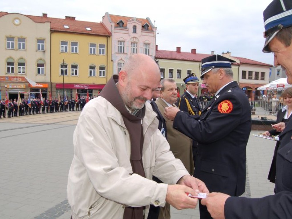 Obchody Powiatowego Dnia Strażaka i 135-lecia chrzanowskiej straży pożarnej na Rynku w Chrzanowie i w komendzie PSP przy ul. Skorupki - 5.05.2007 r.