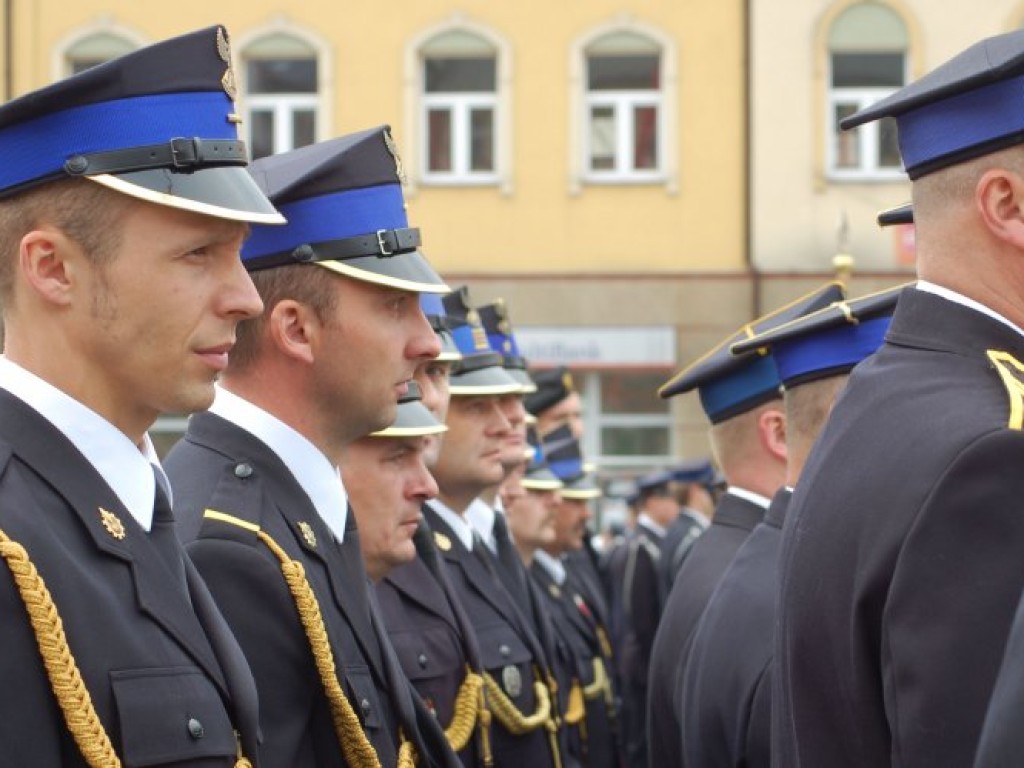 Obchody Powiatowego Dnia Strażaka i 135-lecia chrzanowskiej straży pożarnej na Rynku w Chrzanowie i w komendzie PSP przy ul. Skorupki - 5.05.2007 r.