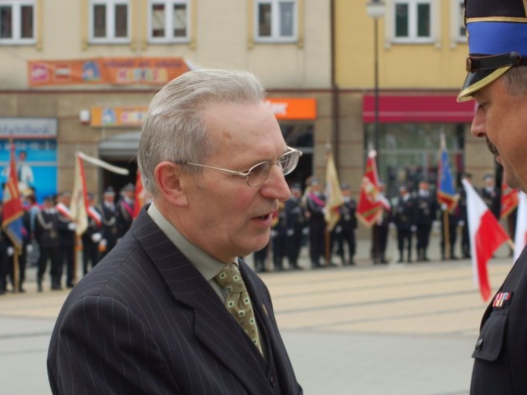 Obchody Powiatowego Dnia Strażaka i 135-lecia chrzanowskiej straży pożarnej na Rynku w Chrzanowie i w komendzie PSP przy ul. Skorupki - 5.05.2007 r.