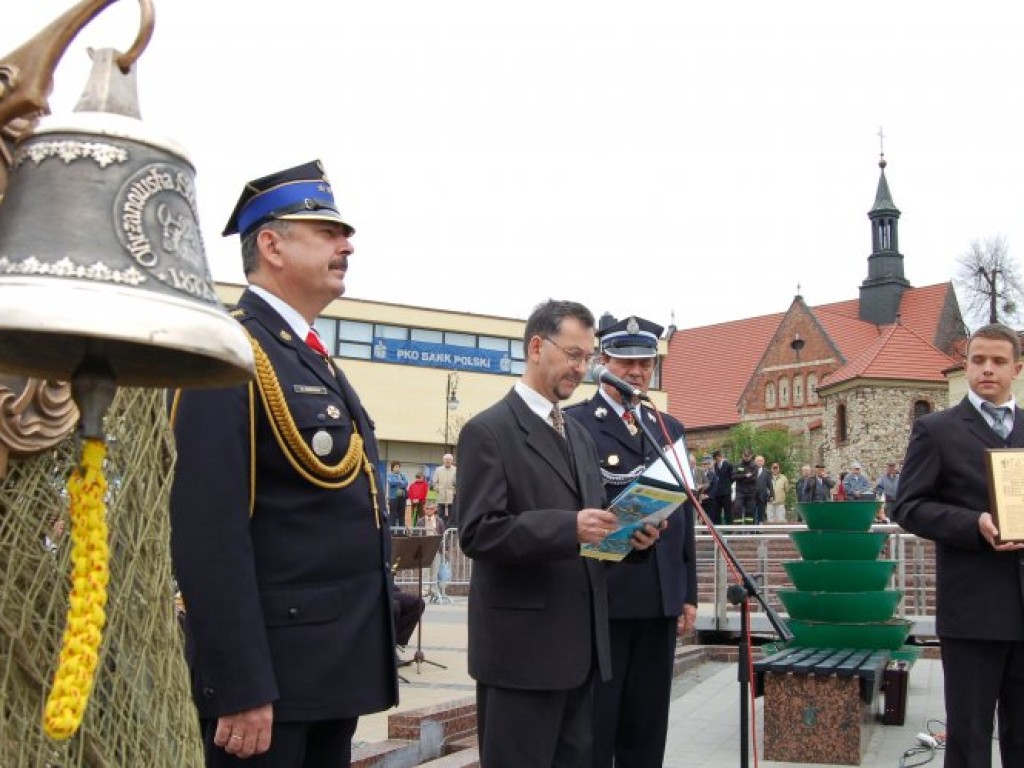 Obchody Powiatowego Dnia Strażaka i 135-lecia chrzanowskiej straży pożarnej na Rynku w Chrzanowie i w komendzie PSP przy ul. Skorupki - 5.05.2007 r.