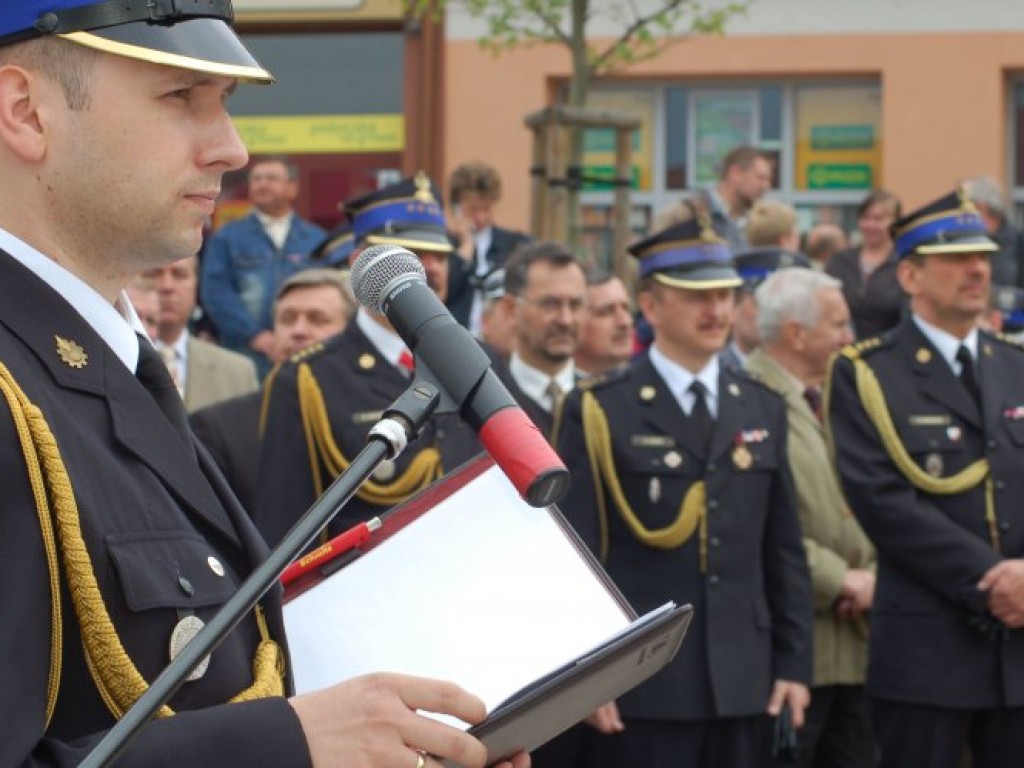 Obchody Powiatowego Dnia Strażaka i 135-lecia chrzanowskiej straży pożarnej na Rynku w Chrzanowie i w komendzie PSP przy ul. Skorupki - 5.05.2007 r.